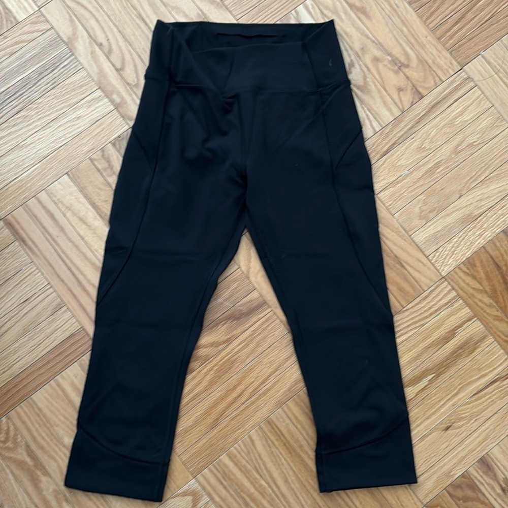 Lululemon 18” crops, size 6